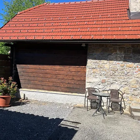 Hisa Suzana * Crnomelj